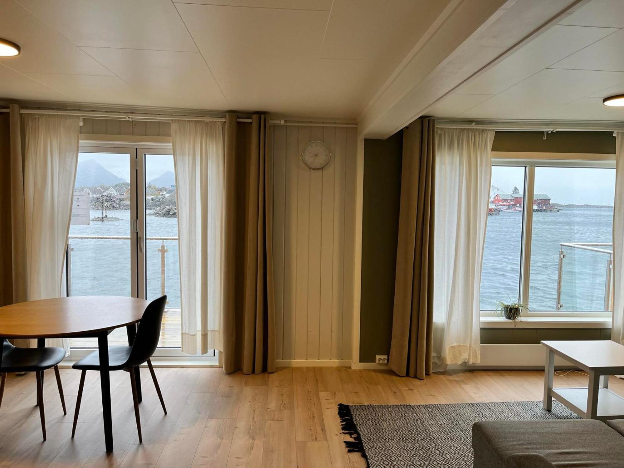 The Harbour House, Dorm And Twin, Selfservice Hostel Ballstad Exterior foto