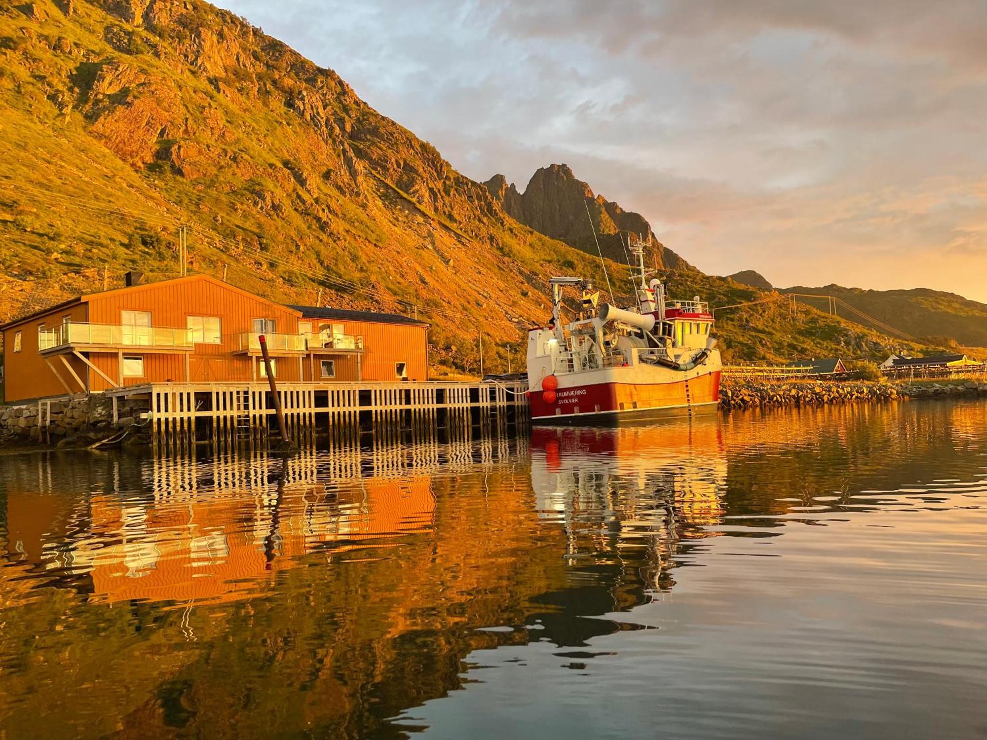 The Harbour House, Dorm And Twin, Selfservice Hostel Ballstad Exterior foto